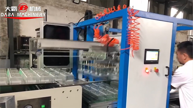 DB-5476 Plastic Thermoforming Machine