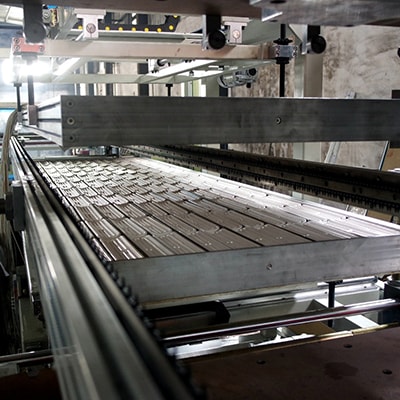 In-Mould Cutting Thermoforming Machine